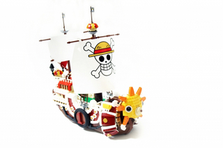 Illustration for article titled The Thousand Sunny From One Piece In Shiny LEGO Form